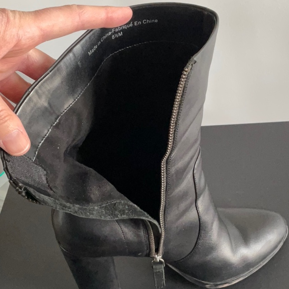Saks Fifth Avenue Black Leather Calf Boots / Size 8.5M - Picture 12 of 16